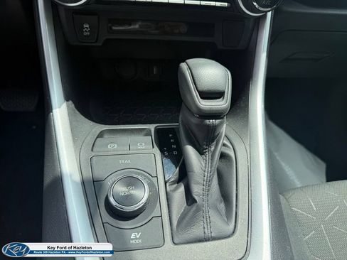 Used 2020 Toyota RAV4 XLE AWD/4WD image 23