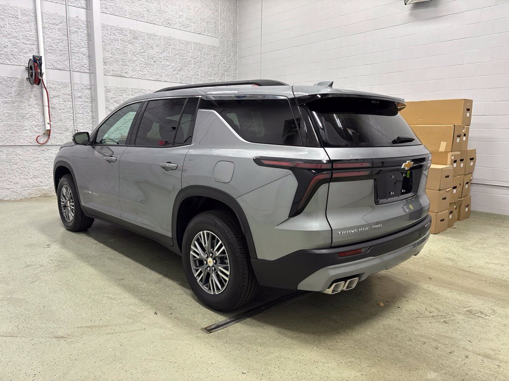 Used 2026 Chevrolet Traverse LT w/ Driver Confidence Package AWD/4WD image 5