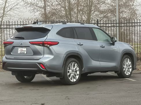 Used 2020 Toyota Highlander Limited image 3