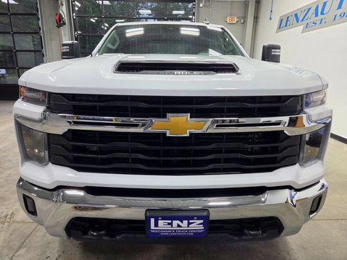 Used 2025 Chevrolet Silverado 2500 LT w/ Convenience Package AWD/4WD image 3