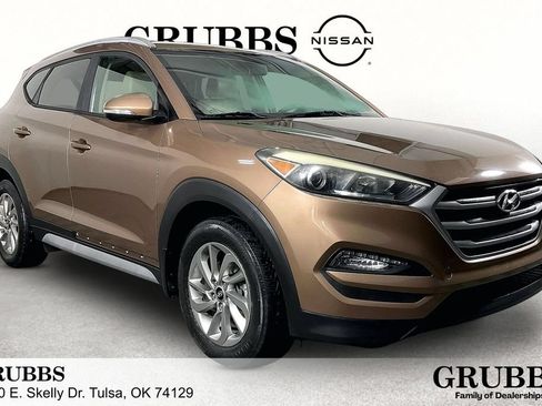 Used 2017 Hyundai Tucson SE Plus FWD image 1
