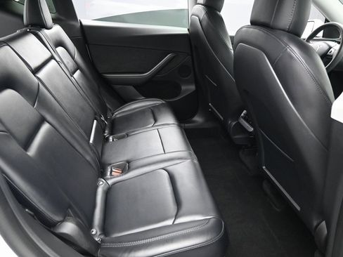 Used 2022 Tesla Model Y Long Range image 32