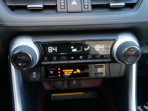 Used 2020 Toyota RAV4 Limited AWD/4WD image 22
