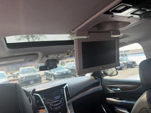 Used 2017 Cadillac Escalade ESV Premium Luxury AWD/4WD image 11