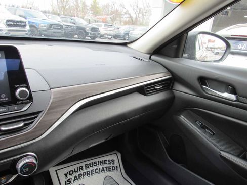 Used 2024 Nissan Altima 2.5 SV image 13
