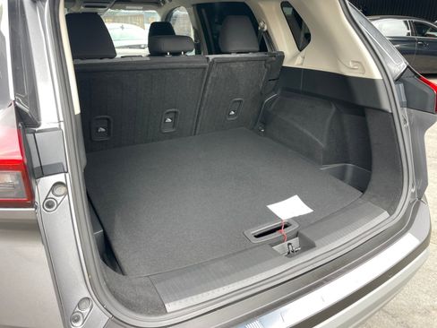 Used 2023 Nissan Rogue SV image 28