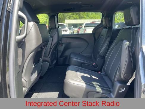 New 2027 Chrysler Pacifica Select FWD image 5
