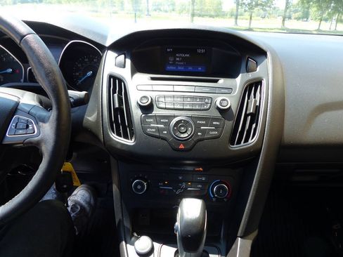 Used 2016 Ford Focus SE w/ SE Cold Weather Package FWD image 29