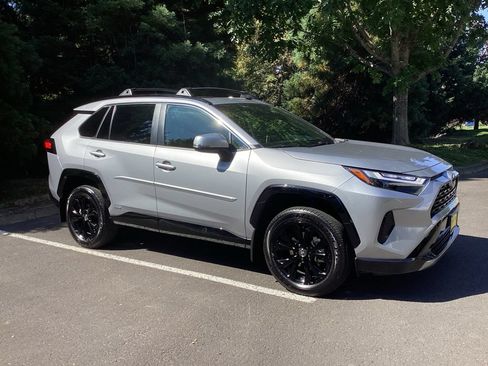 Used 2025 Toyota RAV4 SE w/ Convenience Package AWD/4WD image 7