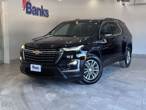 Certified 2023 Chevrolet Traverse LT image 2
