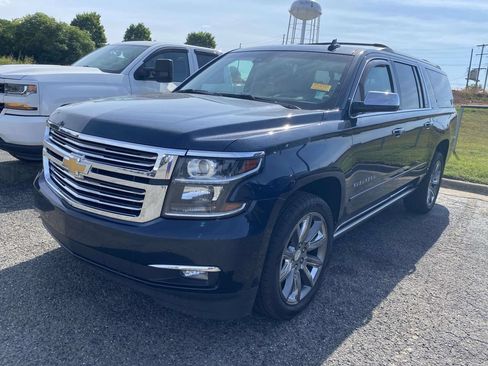 Used 2018 Chevrolet Suburban Premier AWD/4WD image 3