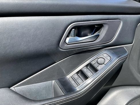 Used 2024 Nissan Rogue SV FWD image 23
