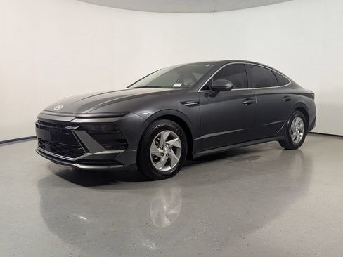 Certified 2025 Hyundai Sonata SE FWD image 3