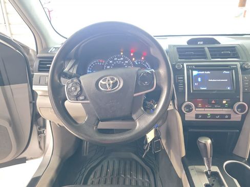 Used 2014 Toyota Camry LE FWD image 16