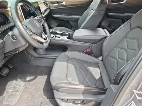 Used 2025 Volkswagen Atlas SE FWD image 24