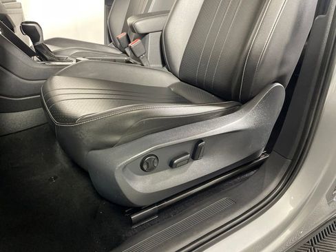 Certified 2022 Volkswagen Tiguan SE AWD/4WD image 10