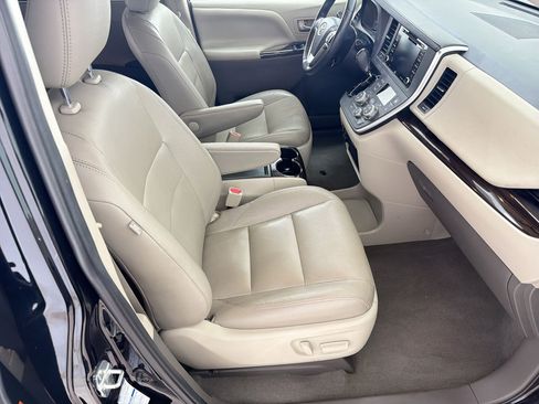 Used 2020 Toyota Sienna XLE w/ XLE Navigation Package AWD/4WD image 30