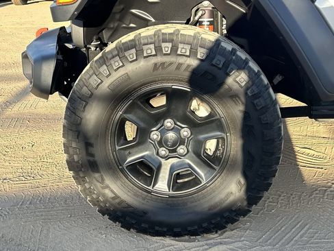 Used 2020 Jeep Gladiator Mojave AWD/4WD image 38