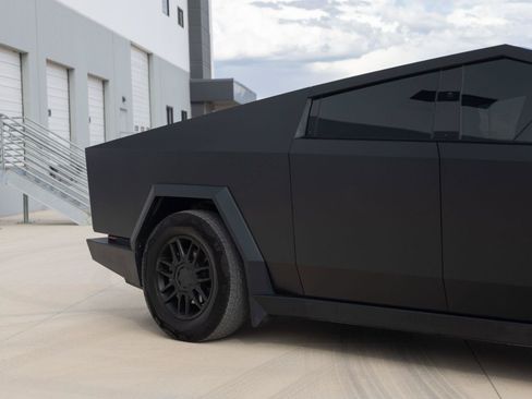 Used 2025 Tesla Cybertruck AWD Crew Cab image 11