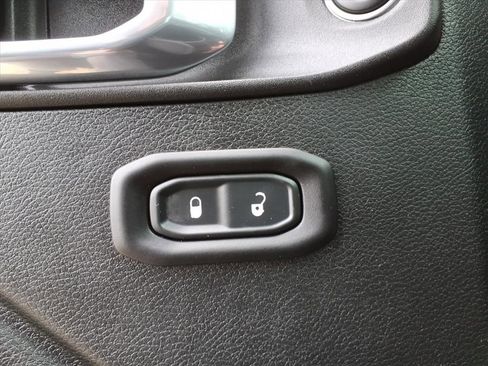Used 2021 Jeep Wrangler Unlimited Sport AWD/4WD image 18