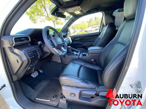 Used 2025 Toyota Tacoma TRD Sport AWD/4WD image 31