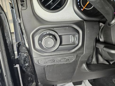 Used 2024 Jeep Wrangler Unlimited Sport AWD/4WD image 11