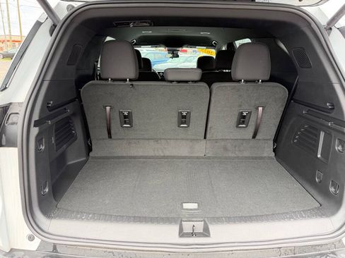 Used 2025 Chevrolet Traverse LT w/ Midnight/Sport Edition FWD image 41