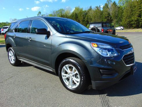 Used 2017 Chevrolet Equinox LS AWD/4WD image 39
