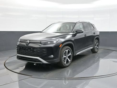 New 2026 Volkswagen Tiguan SE AWD/4WD image 3