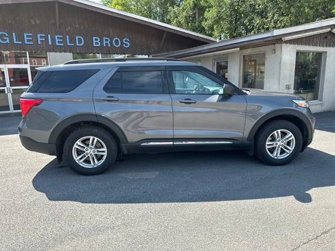 Used 2023 Ford Explorer XLT AWD/4WD image 4