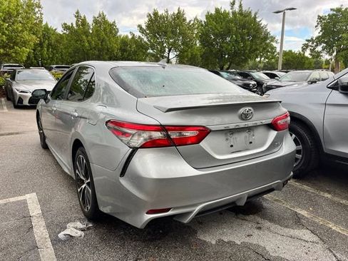 Used 2019 Toyota Camry SE FWD image 4