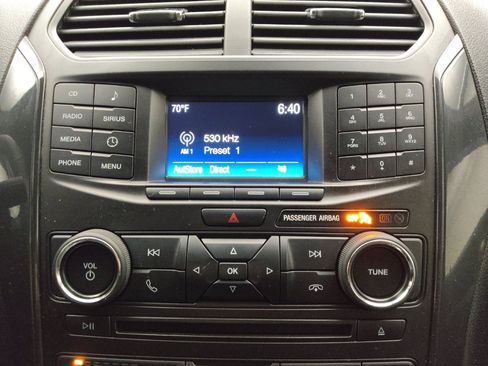 Used 2017 Ford Explorer XLT AWD/4WD image 25