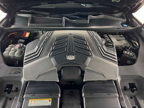 Used 2020 Lamborghini Urus AWD/4WD image 28