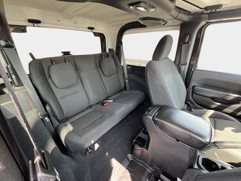 Used 2018 Jeep Wrangler Sport S image 13