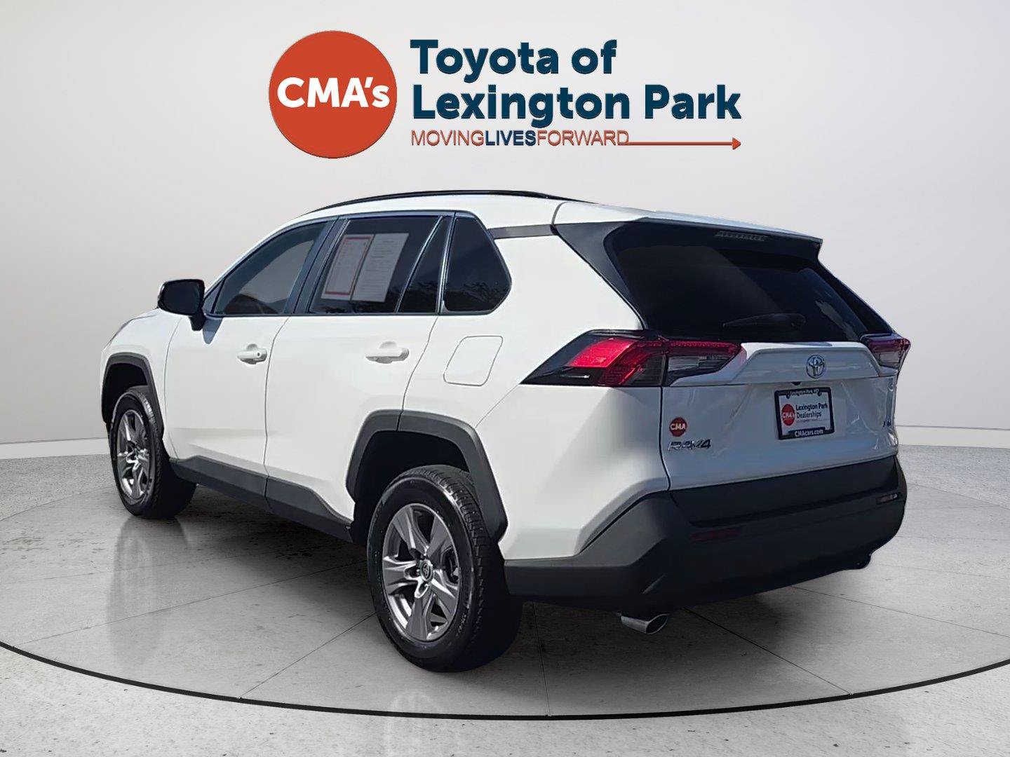 Used 2022 Toyota RAV4 XLE w/ XLE Grade Weather Package FWD image 3