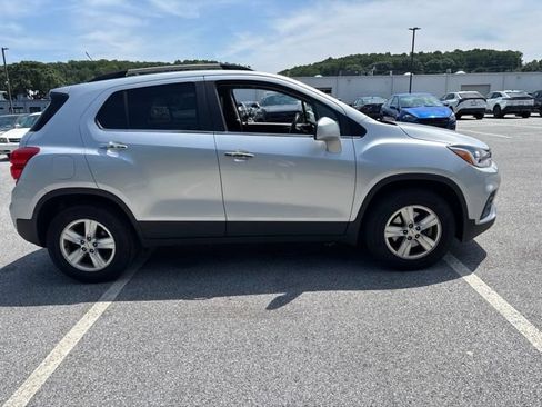 Used 2019 Chevrolet Trax LT w/ LT Convenience Package AWD/4WD image 4