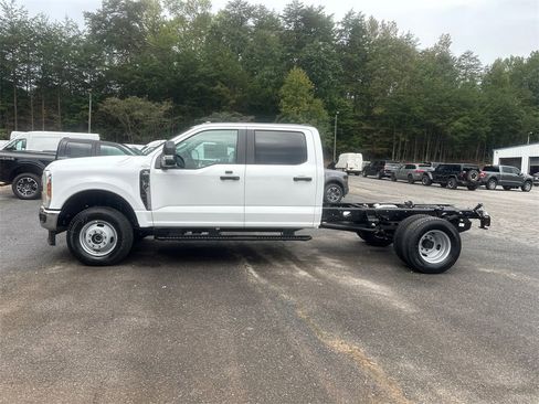 New 2026 Ford F350 XL w/ XL Chrome Package image 8