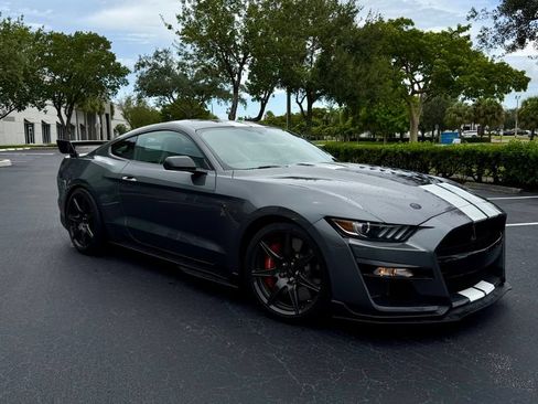 Used 2022 Ford Mustang Shelby GT500 w/ Carbon Fiber Track Pack RWD image 4