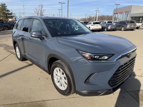 Certified 2024 Toyota Grand Highlander XLE image 7