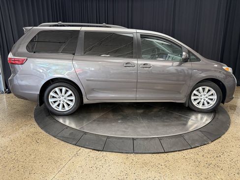 Used 2017 Toyota Sienna LE AWD/4WD image 12