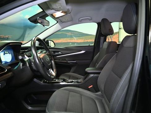 Used 2022 Chevrolet Bolt EUV LT w/ Comfort Package image 19