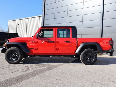 Used 2024 Jeep Gladiator Sport image 2