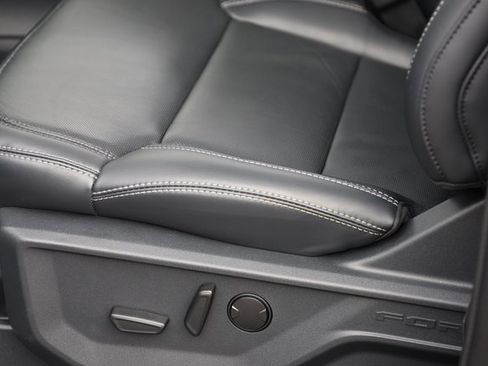 Used 2025 Ford Expedition Platinum w/ Driver's Package image 15