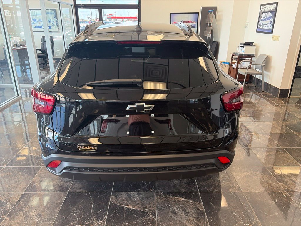New 2026 Chevrolet Trax LT w/ Midnight Edition FWD image 4