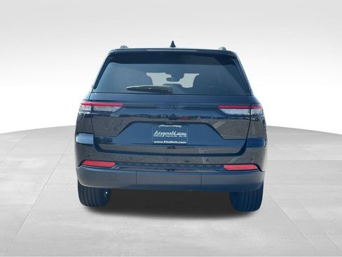 Used 2022 Jeep Grand Cherokee Altitude image 6