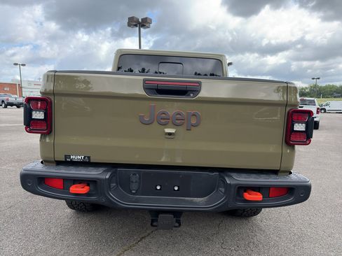Used 2025 Jeep Gladiator Mojave AWD/4WD image 6