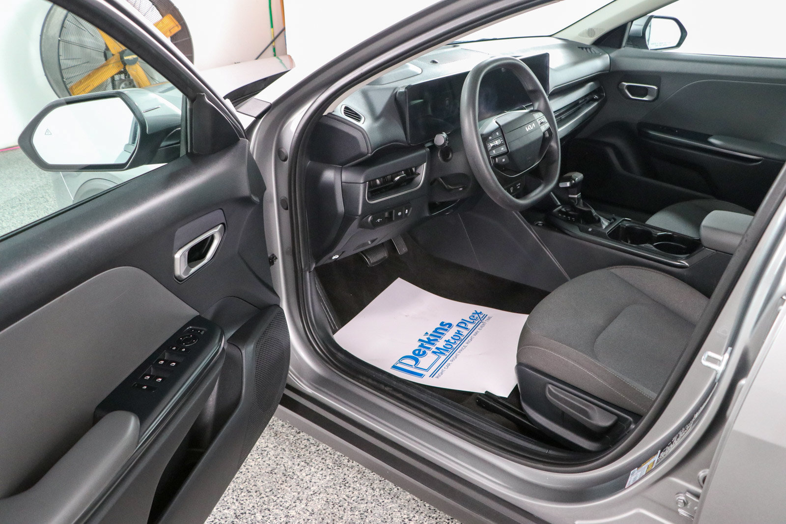 Used 2025 Kia K4 FWD image 3