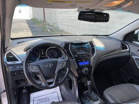Used 2016 Hyundai Santa Fe SE w/ Option Group 02 AWD/4WD image 10