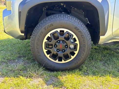 Used 2024 Toyota Tacoma TRD Off-Road image 10