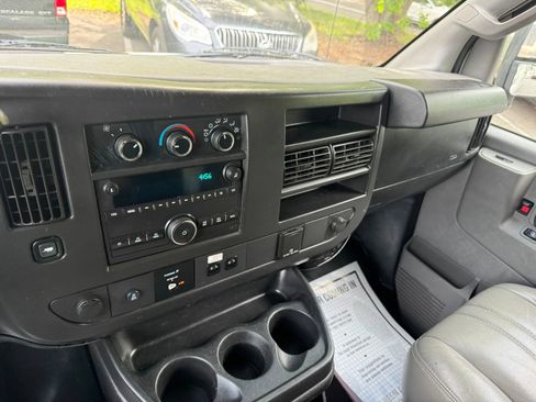 Used 2017 GMC Savana 3500 RWD image 26
